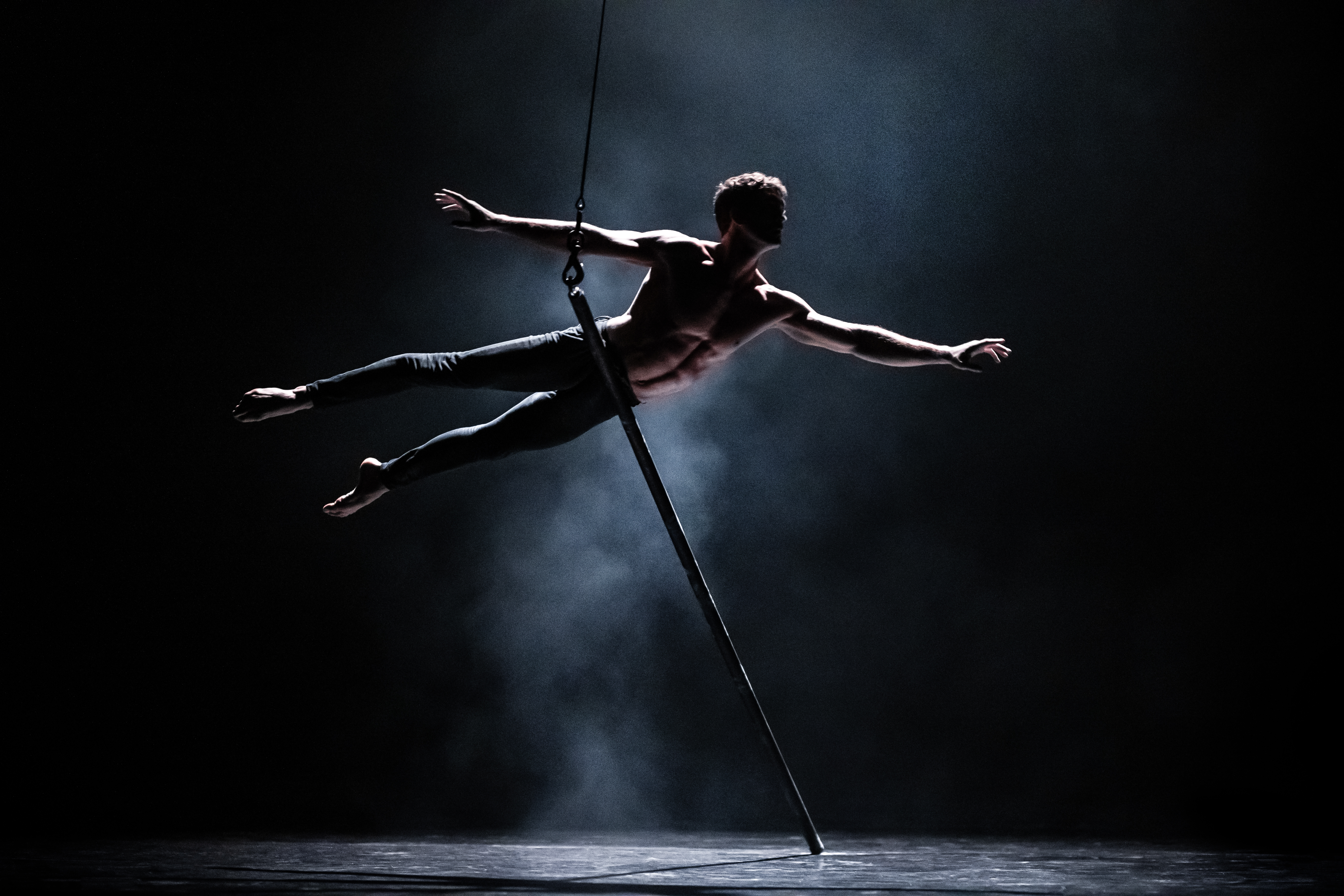 Recirquel (compañía húngara de circo-danza): Paradisum